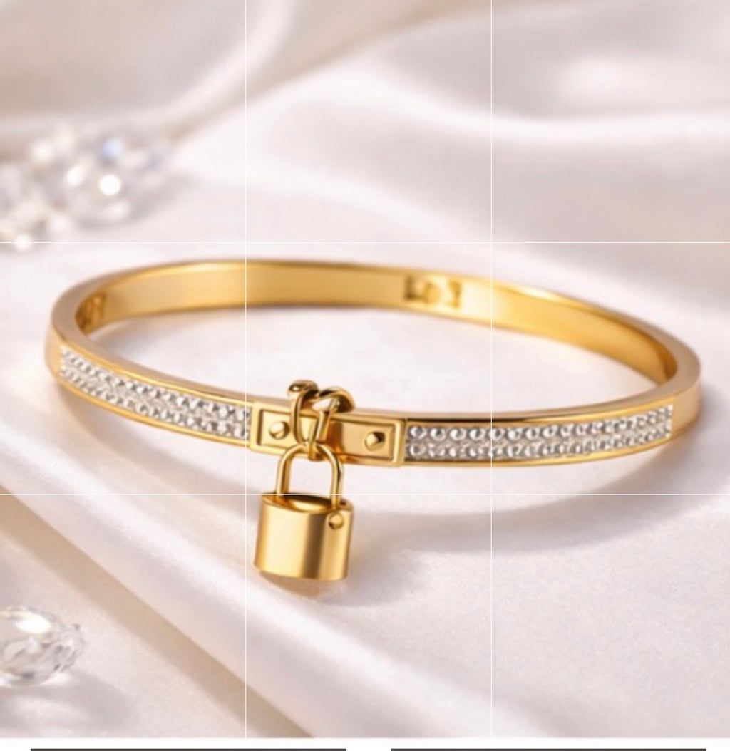 Pretty & Paid Lock Luxe Bracelet 💅🏽